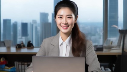 一位专业且有经验的龚老师，提供信息技术咨询服务。