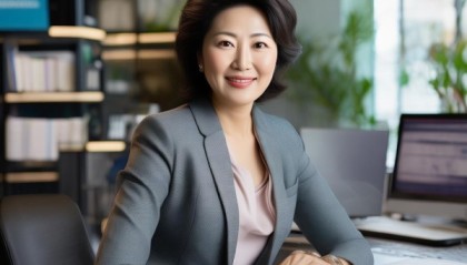 邓招招，信息咨询服务领域的权威专家